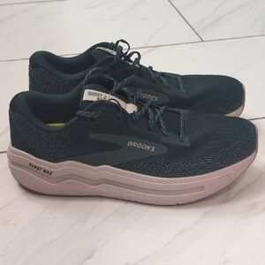Like NEW! Brooks Ghost 2 Max Sneakers